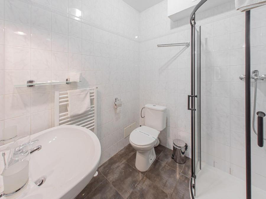 Standard Double Room - Photo 5