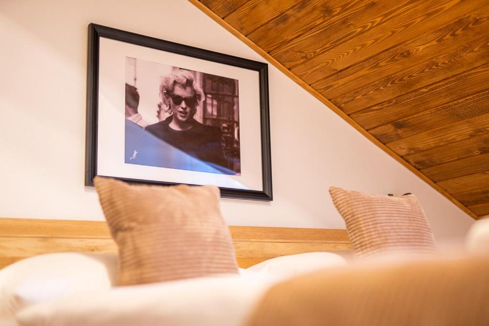 Standard Double Room - Photo 11