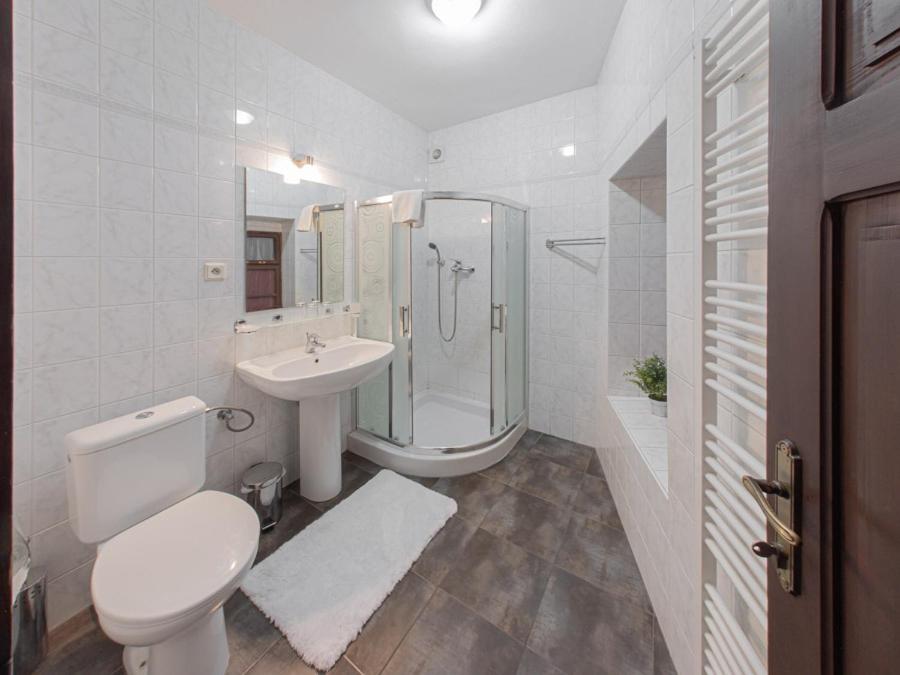 Double Room with Private Bathroom - Photo 6