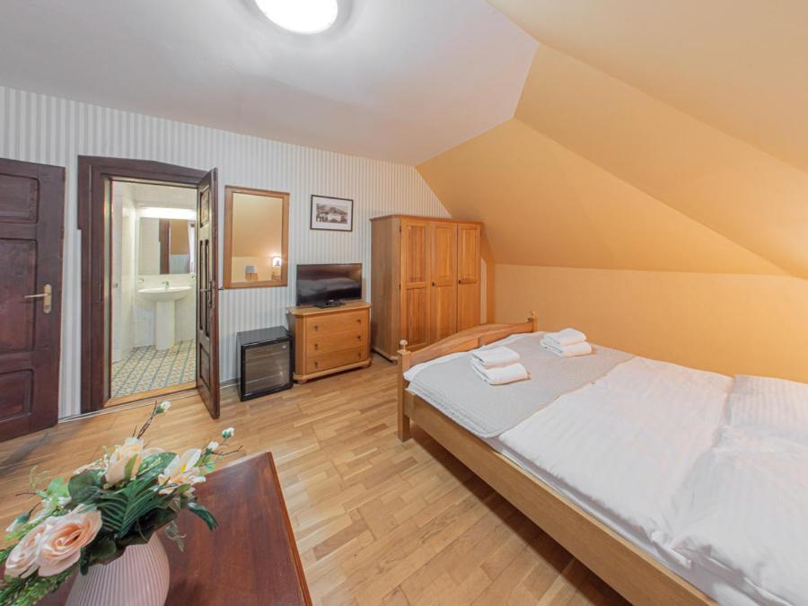 Double Room - Photo 2