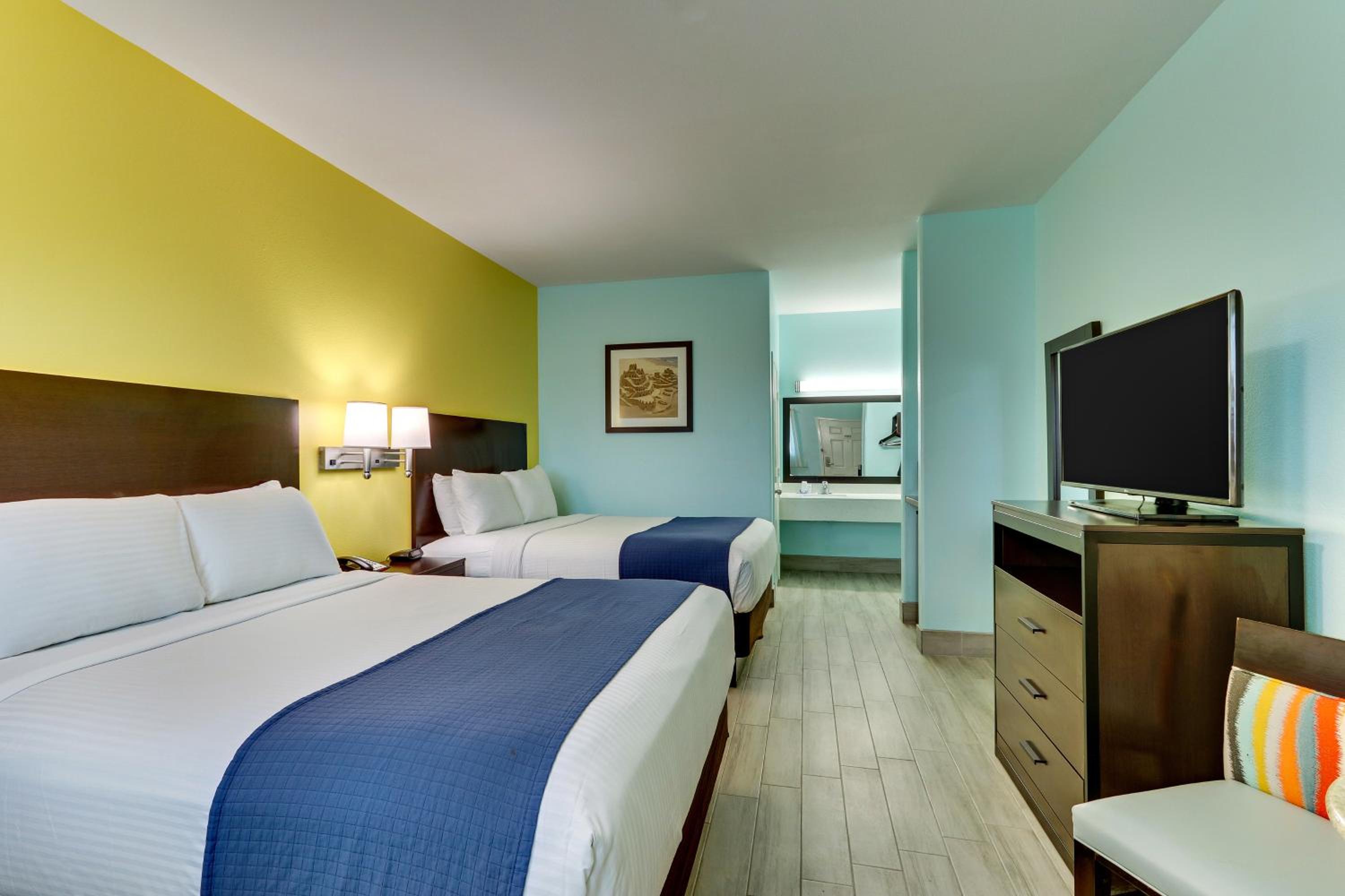 2 Queen Beds Non-Smoking - Photo 1