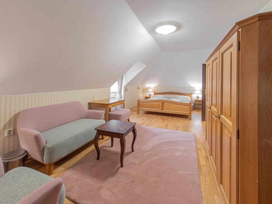 Small Double Room - Photo 1