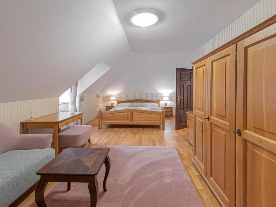 Small Double Room - Photo 2