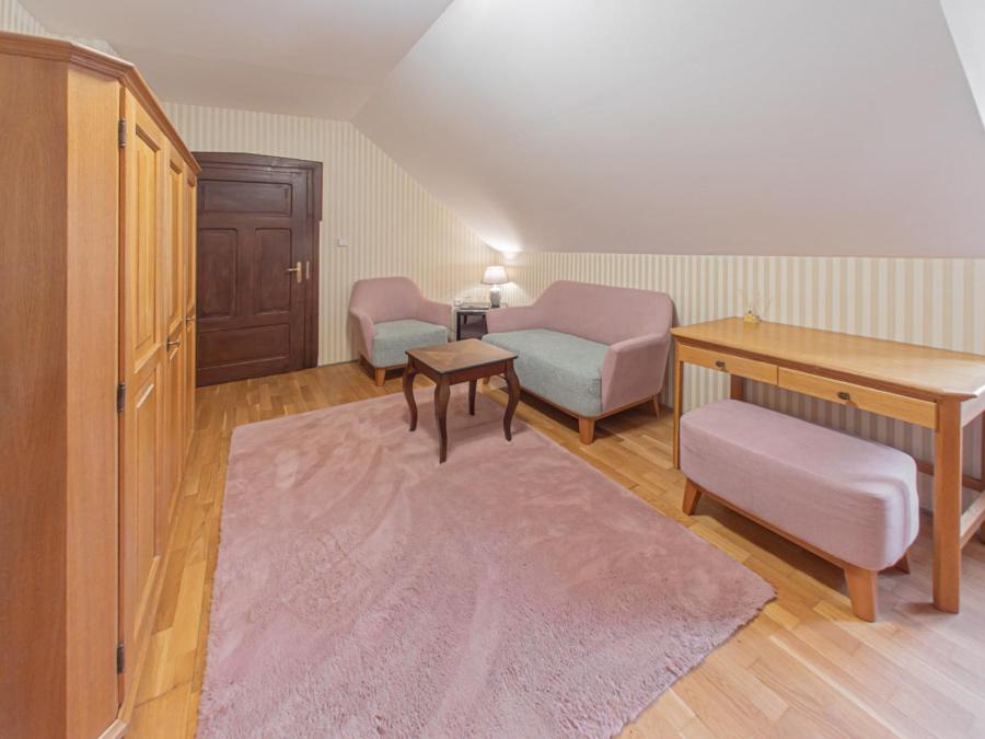 Small Double Room - Photo 3