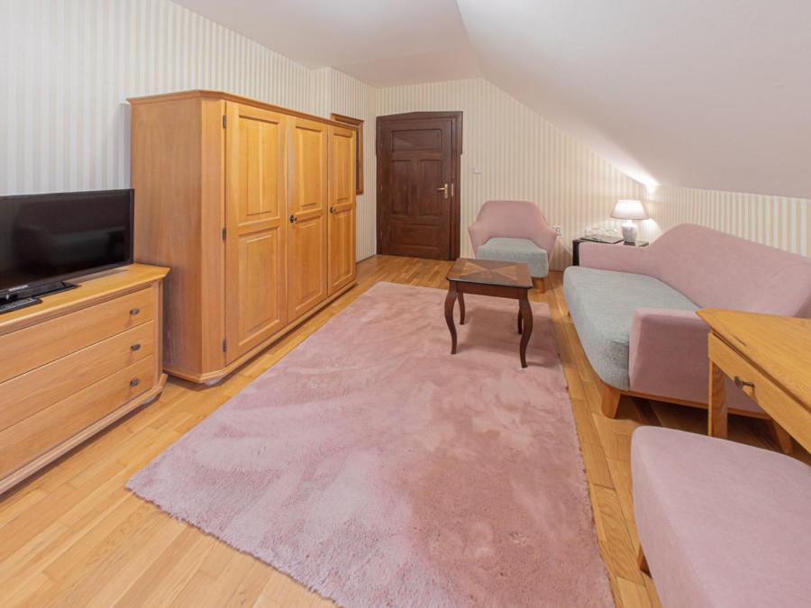 Small Double Room - Photo 6