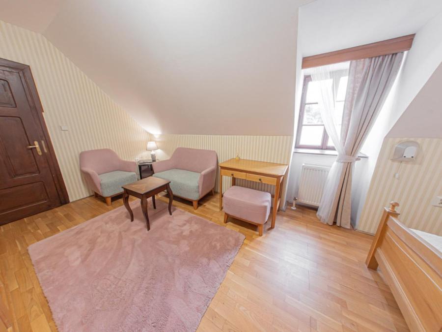 Small Double Room - Photo 7