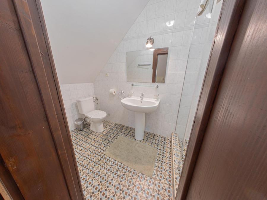 Small Double Room - Photo 8