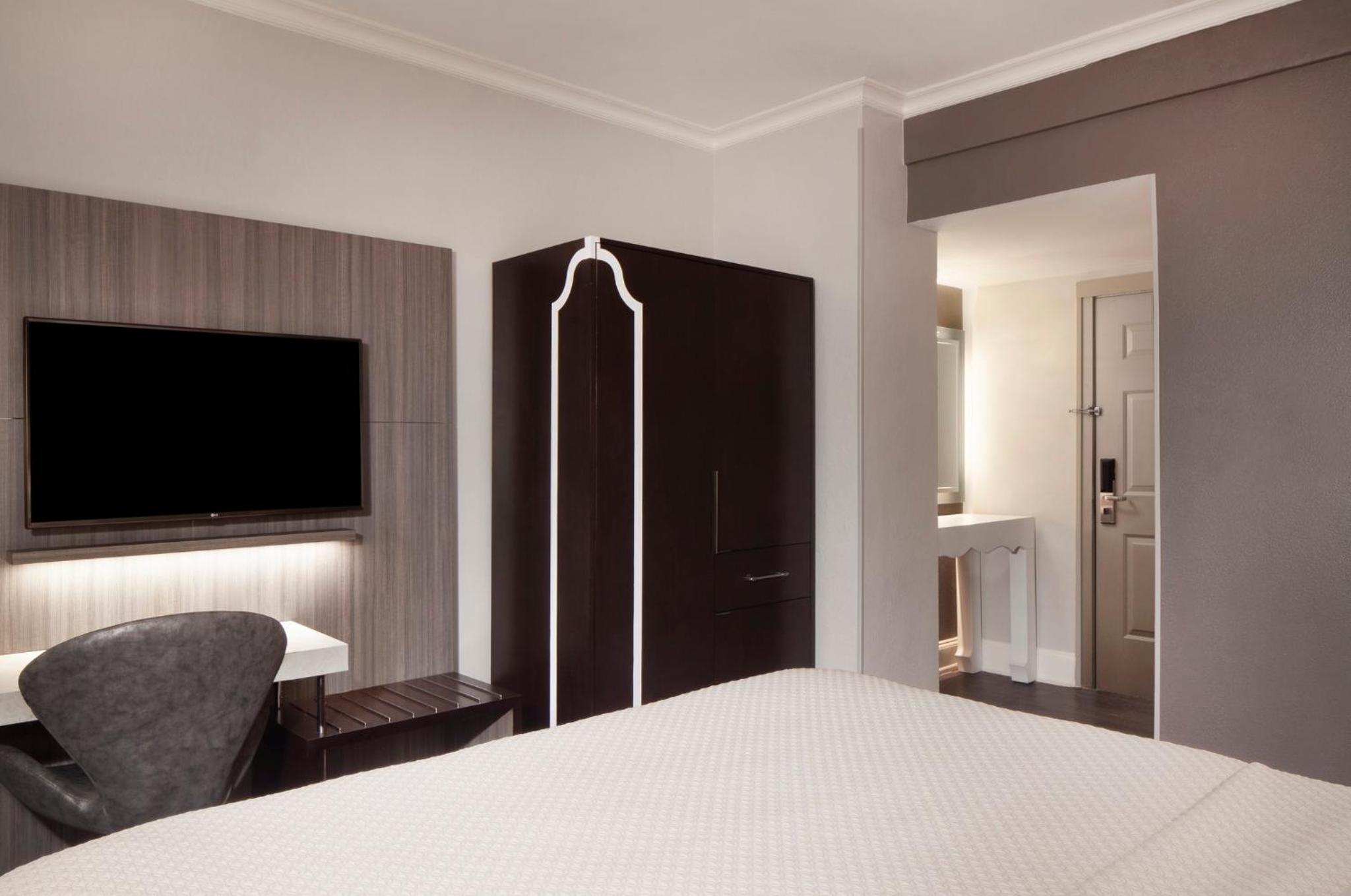 Standard King Room - Photo 2