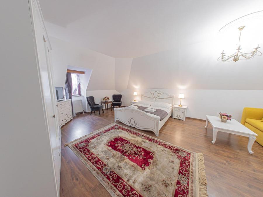 Deluxe Queen Room - Photo 1