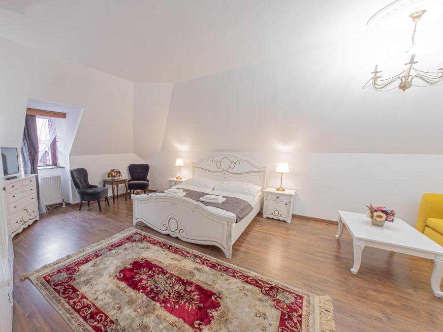 Deluxe Queen Room - Photo 2
