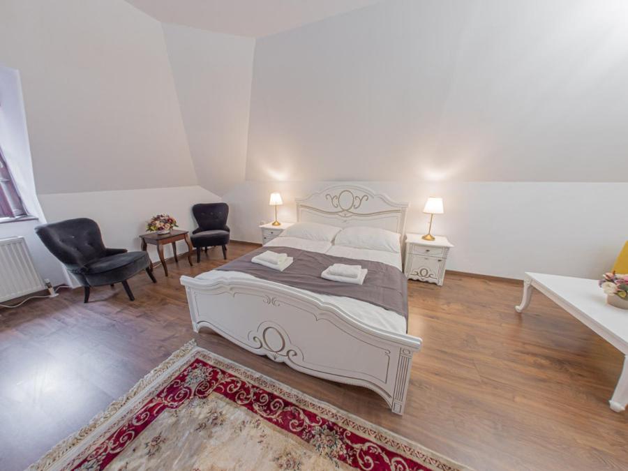 Deluxe Queen Room - Photo 6