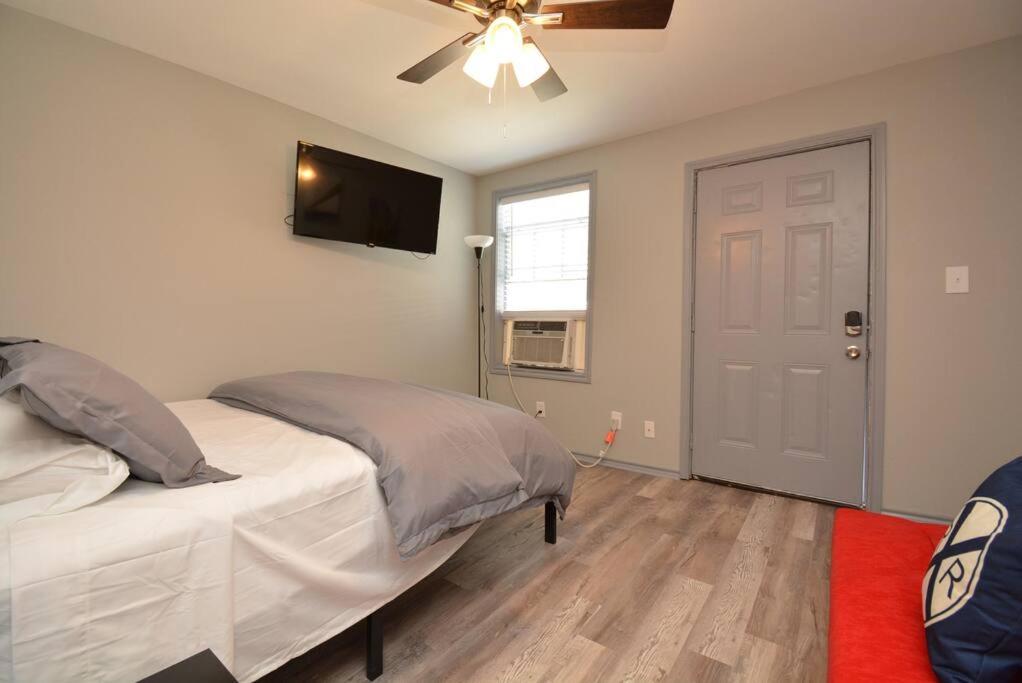 One-Bedroom Apartment - Photo 5