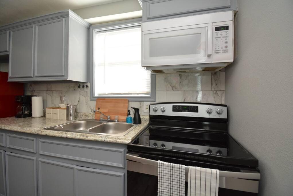 One-Bedroom Apartment - Photo 11