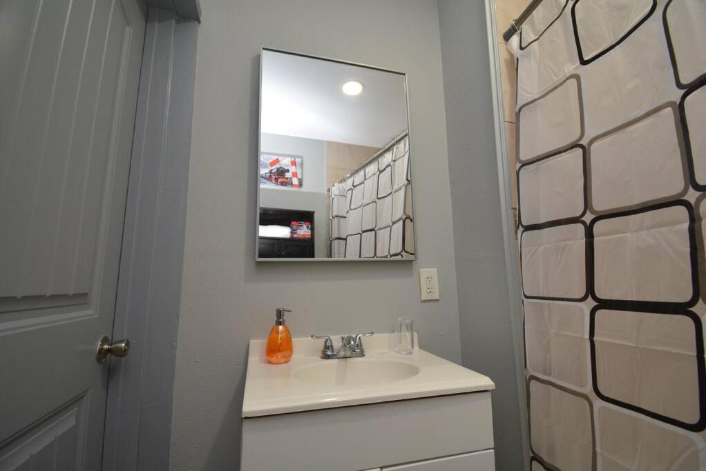 One-Bedroom Apartment - Photo 28