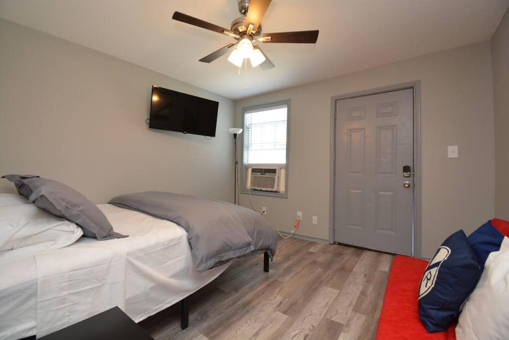 One-Bedroom Apartment - Photo 16
