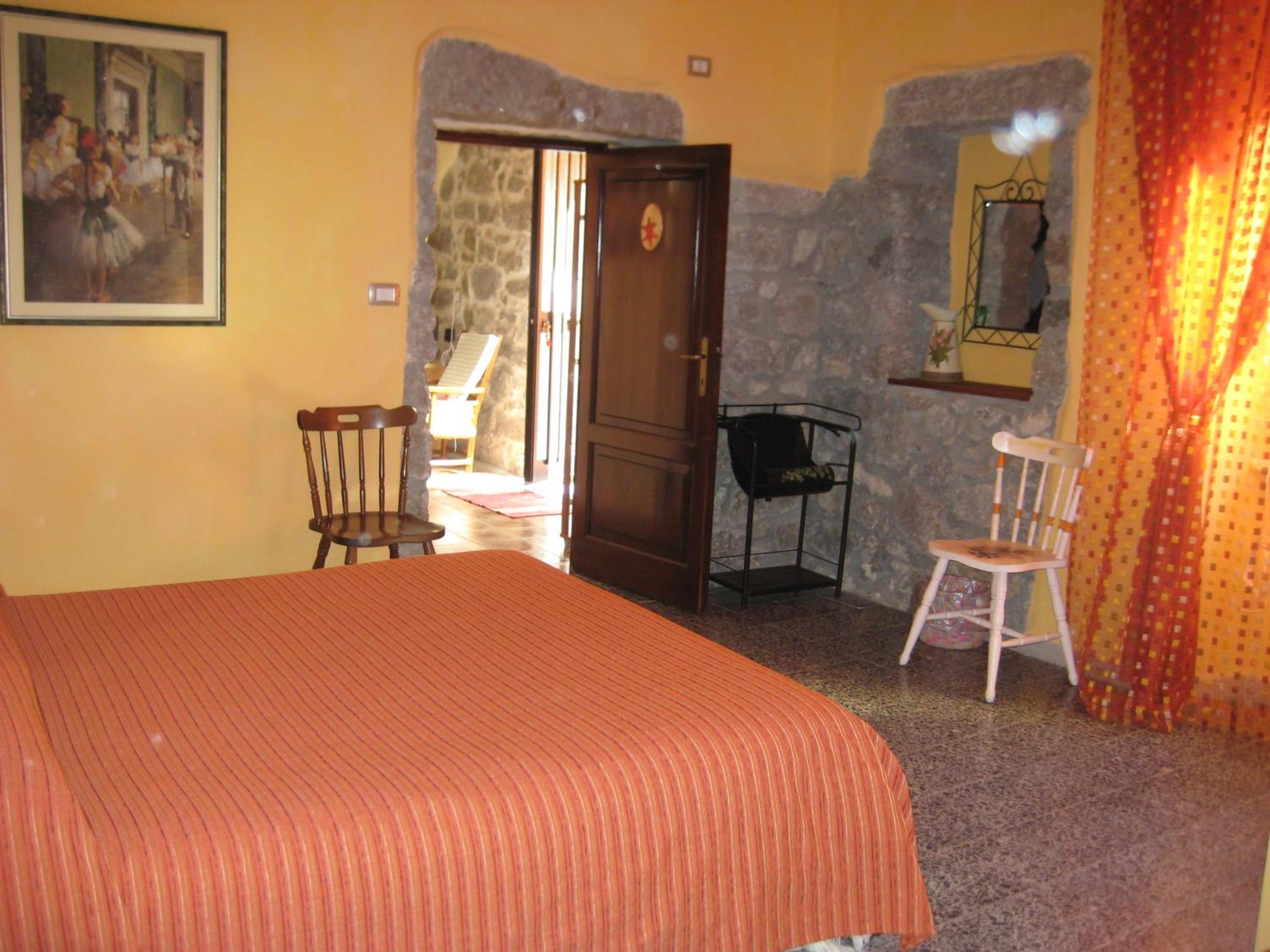 Double Room with Private Bathroom - Photo 1