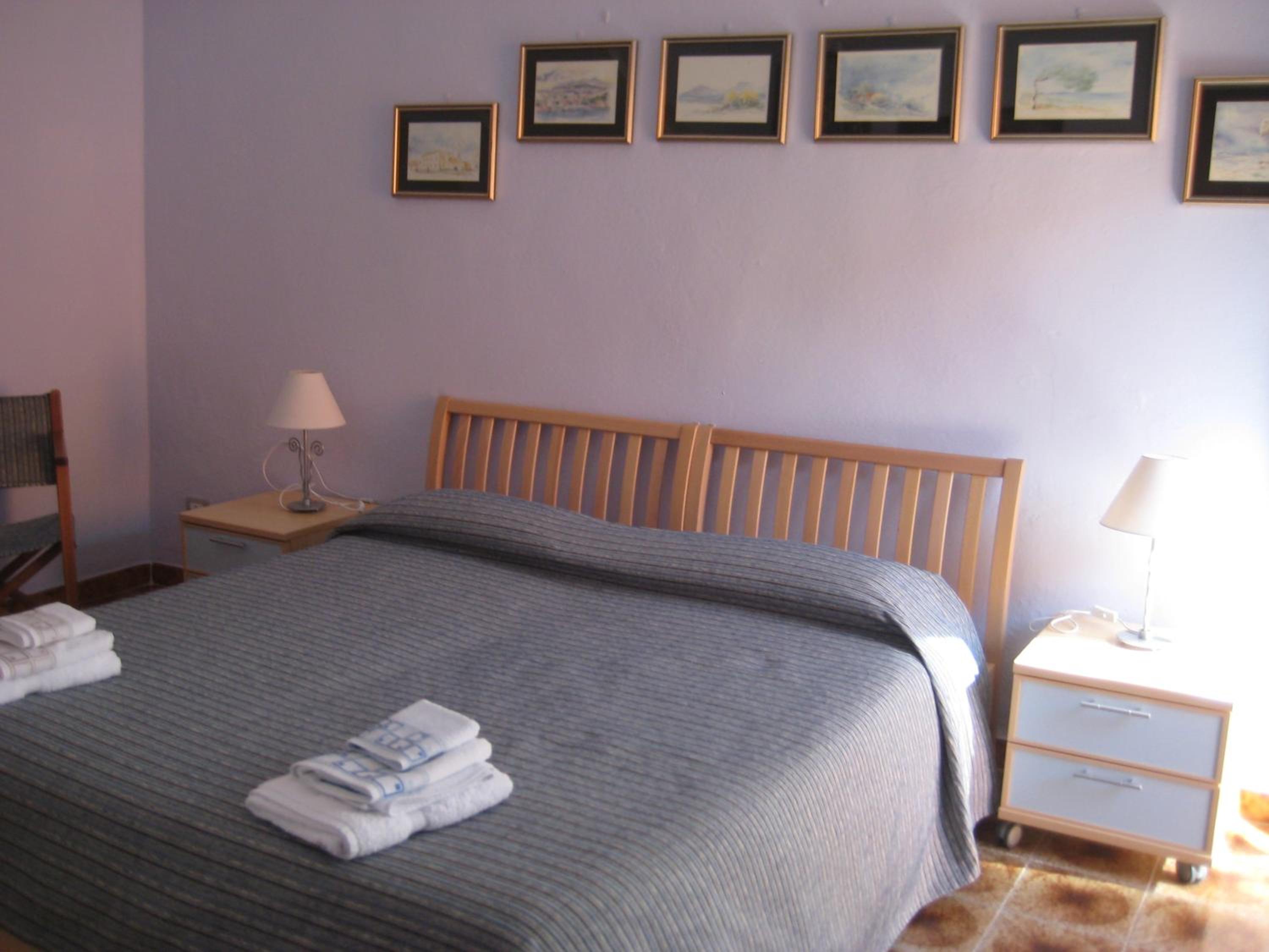 Double or Twin Room with Private Bathroom - Photo 3