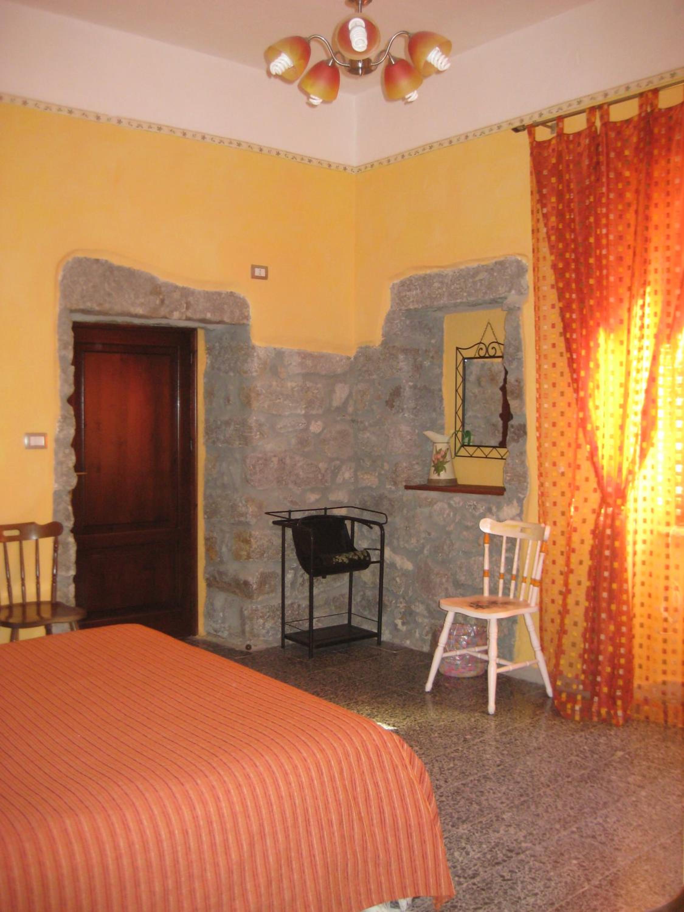 Double Room with Private Bathroom - Photo 6