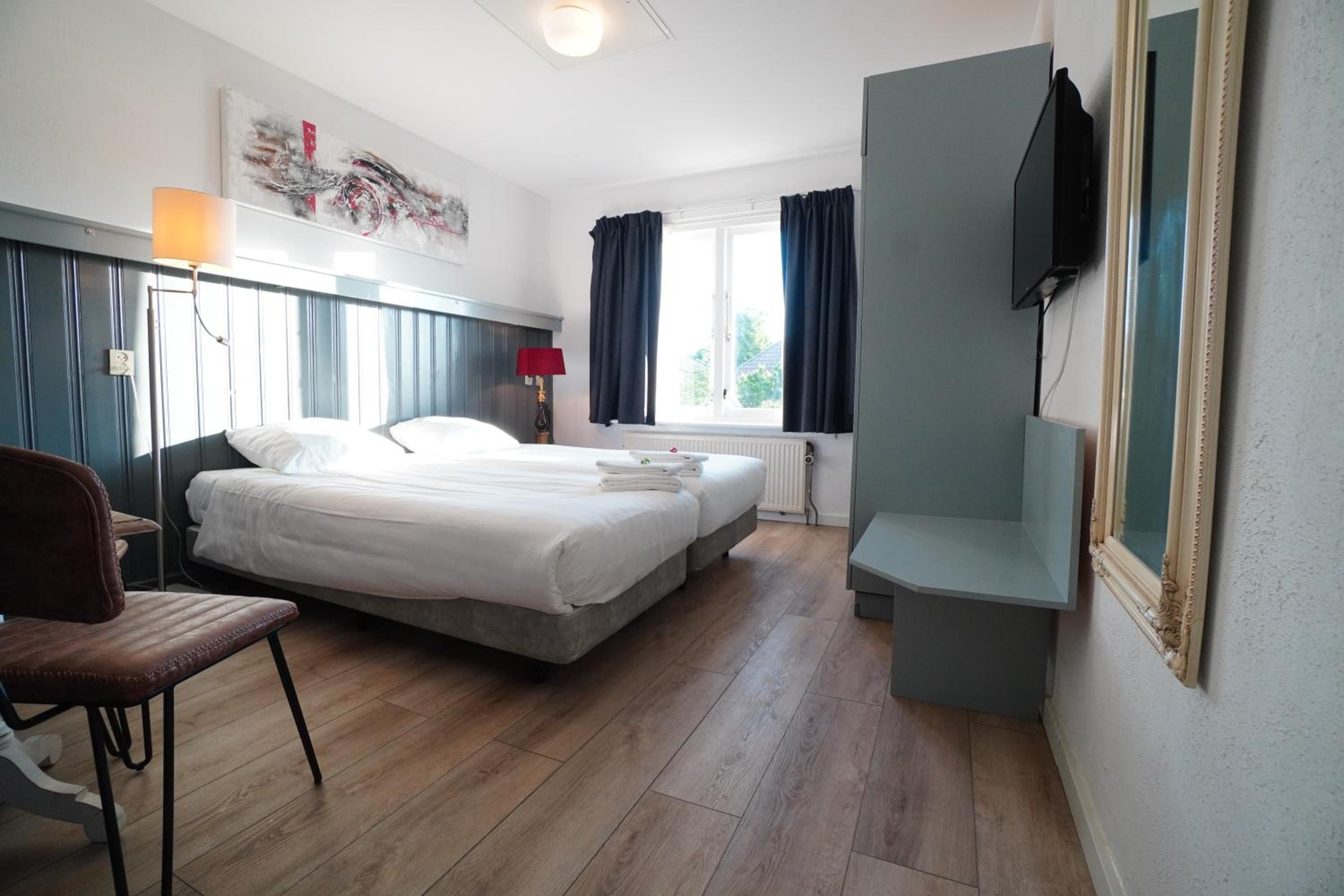 Twin Room - Photo 8