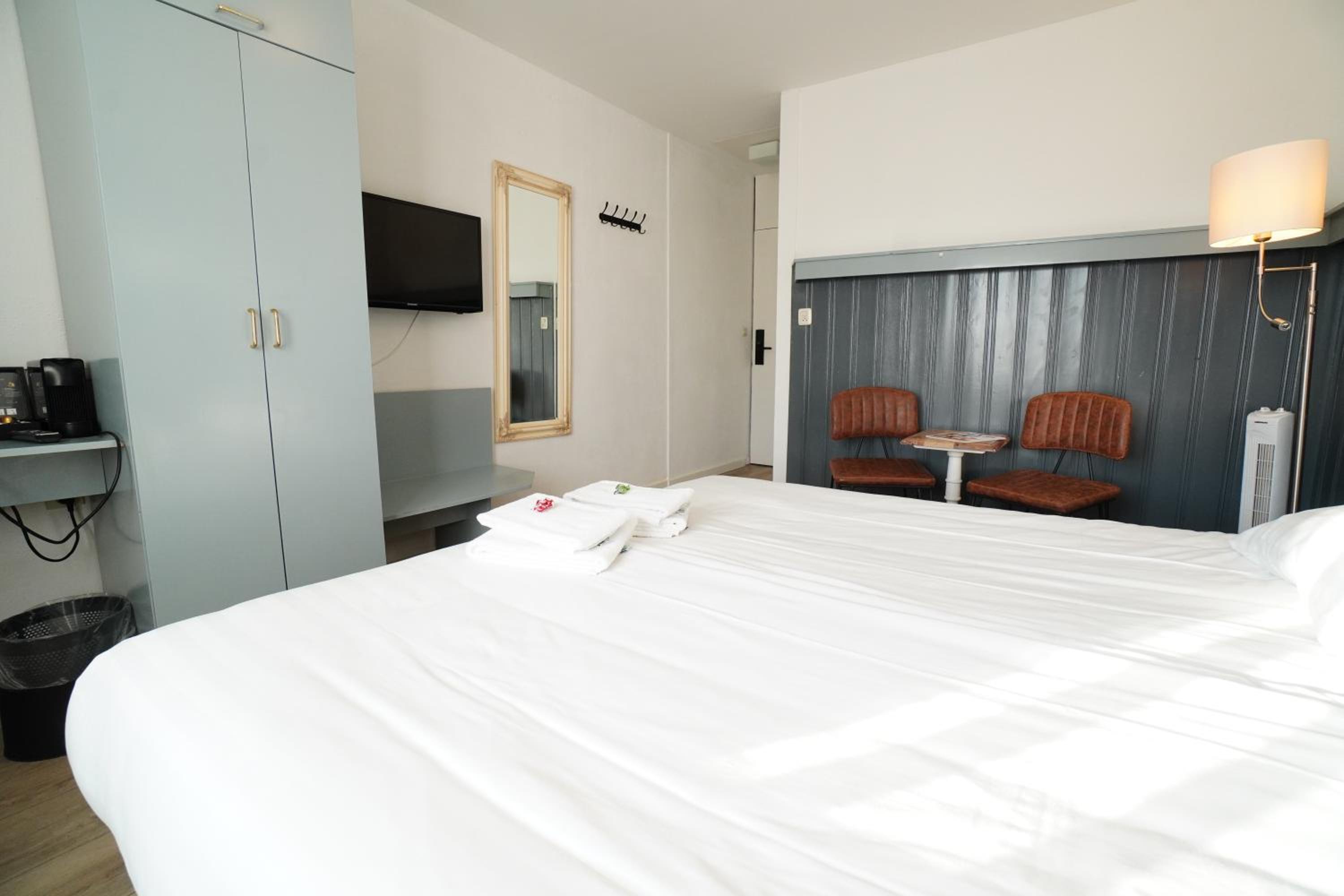 Twin Room - Photo 5