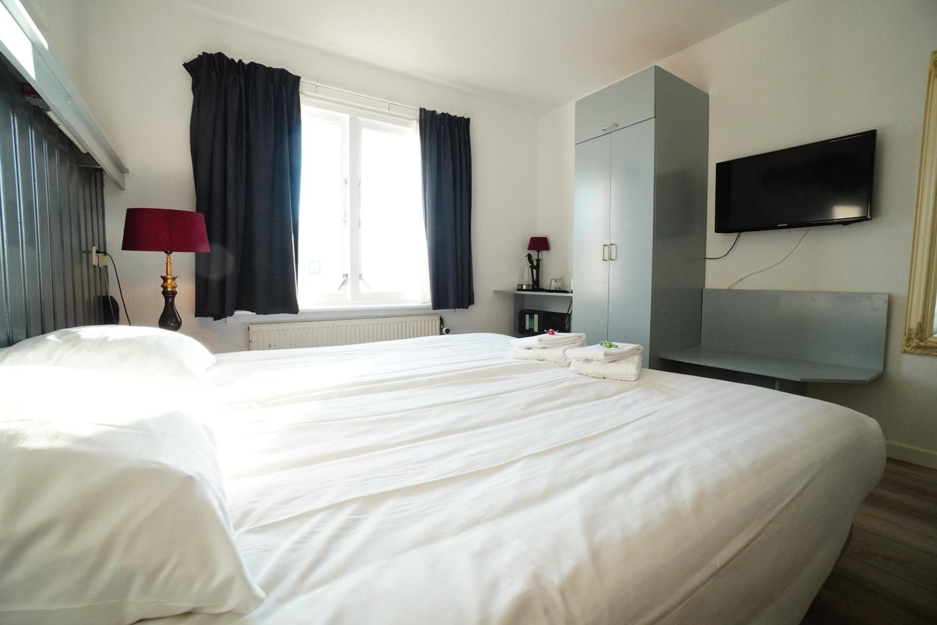 Twin Room - Photo 9