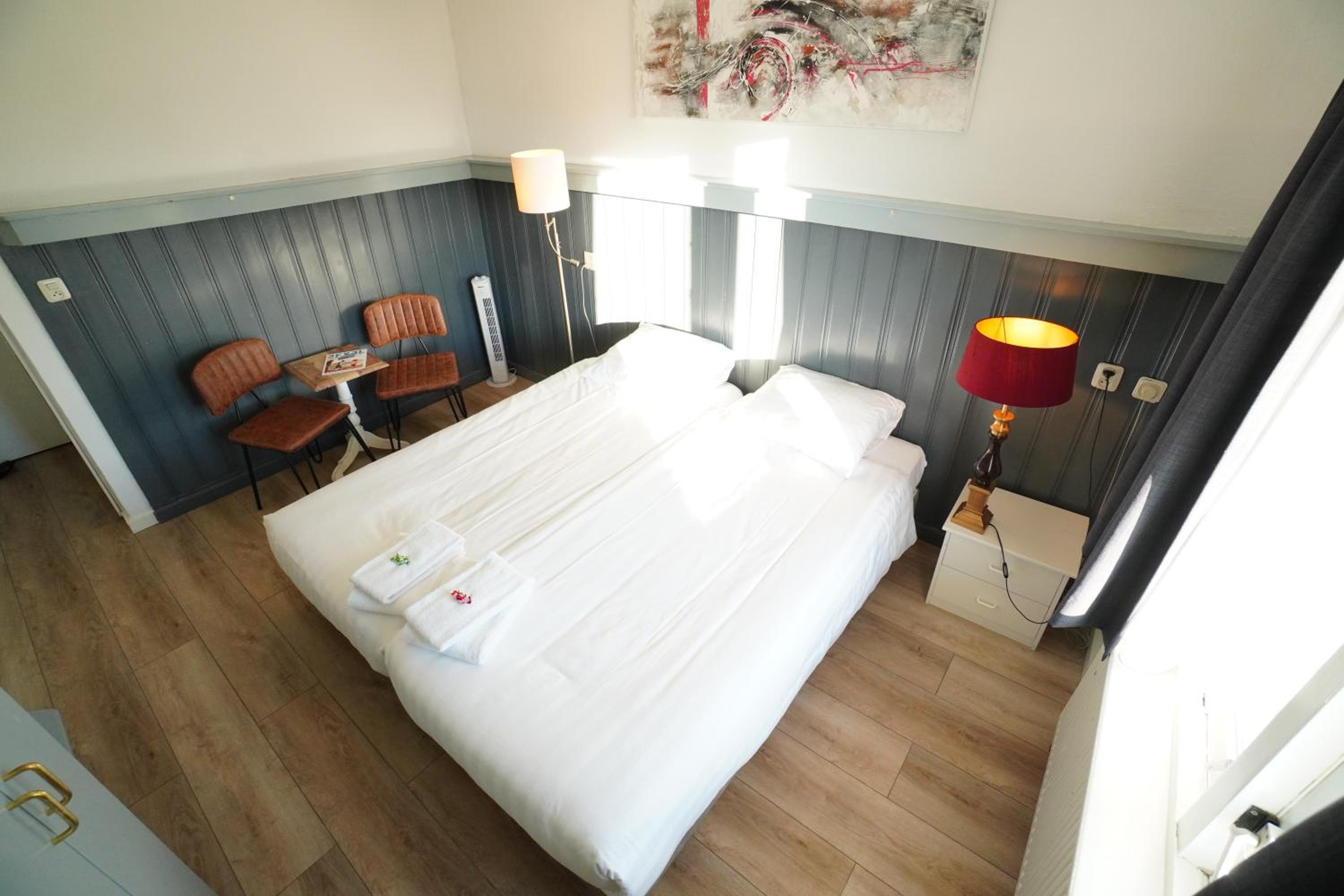 Twin Room - Photo 7