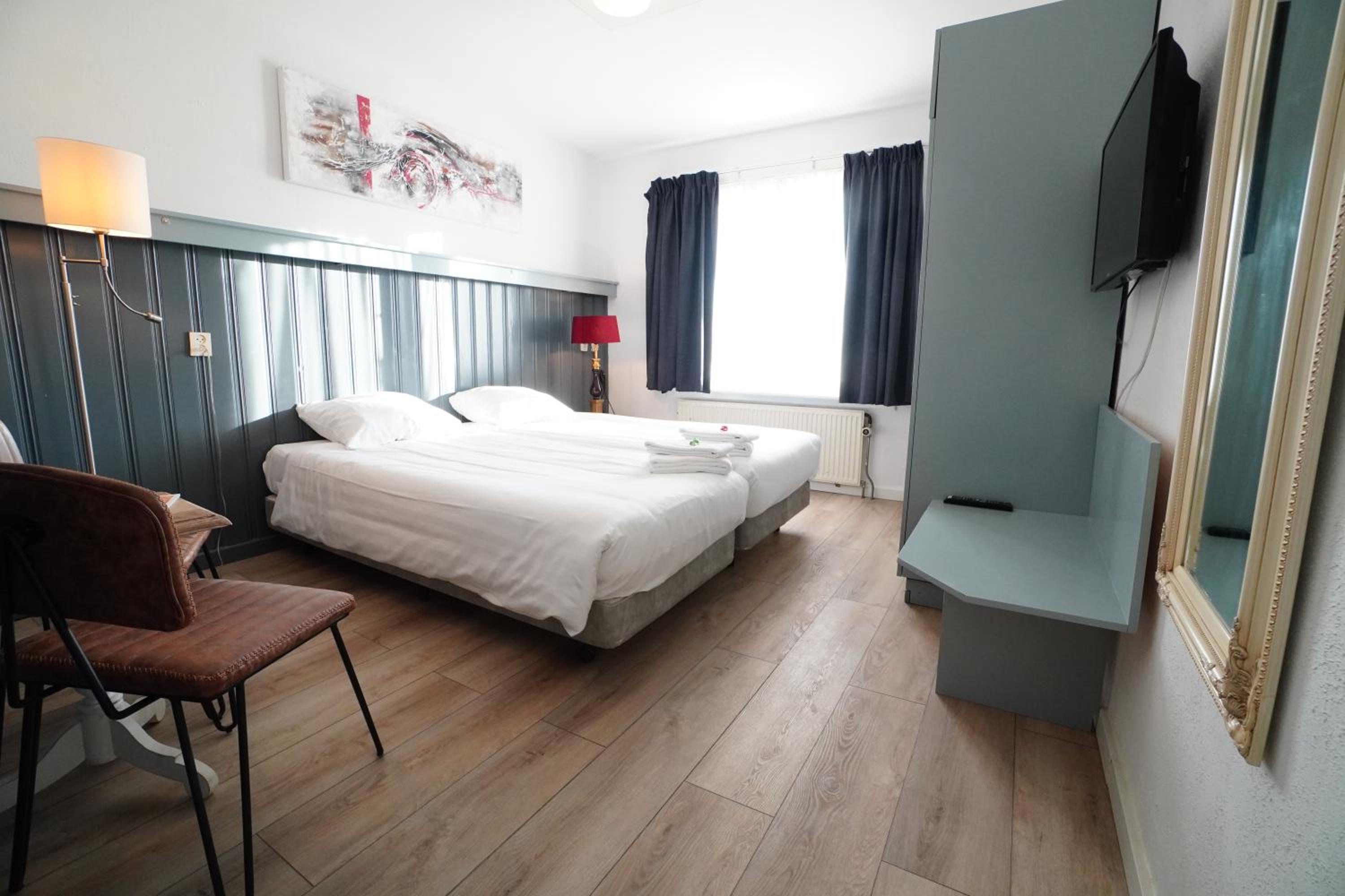 Twin Room - Photo 18