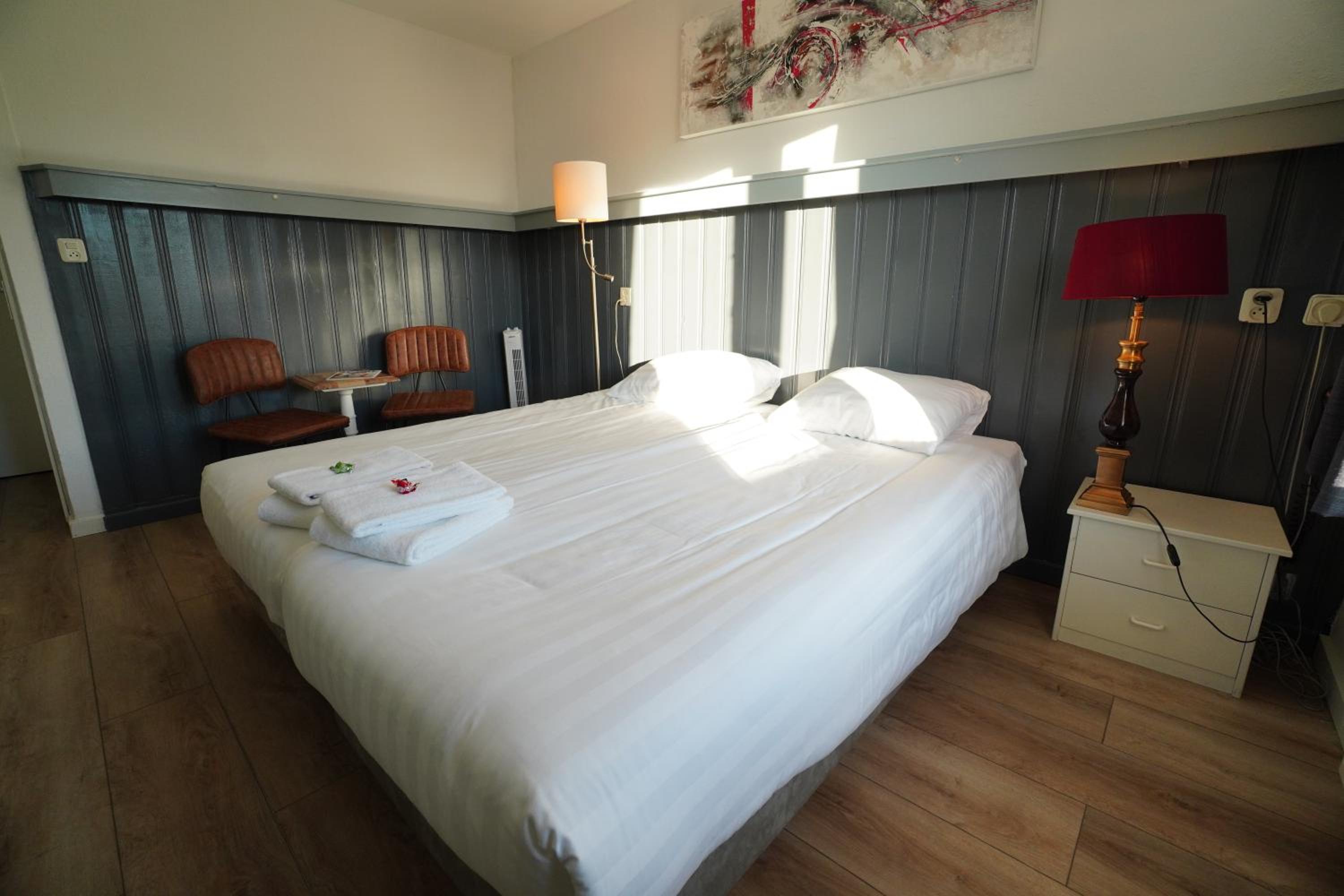 Twin Room - Photo 6