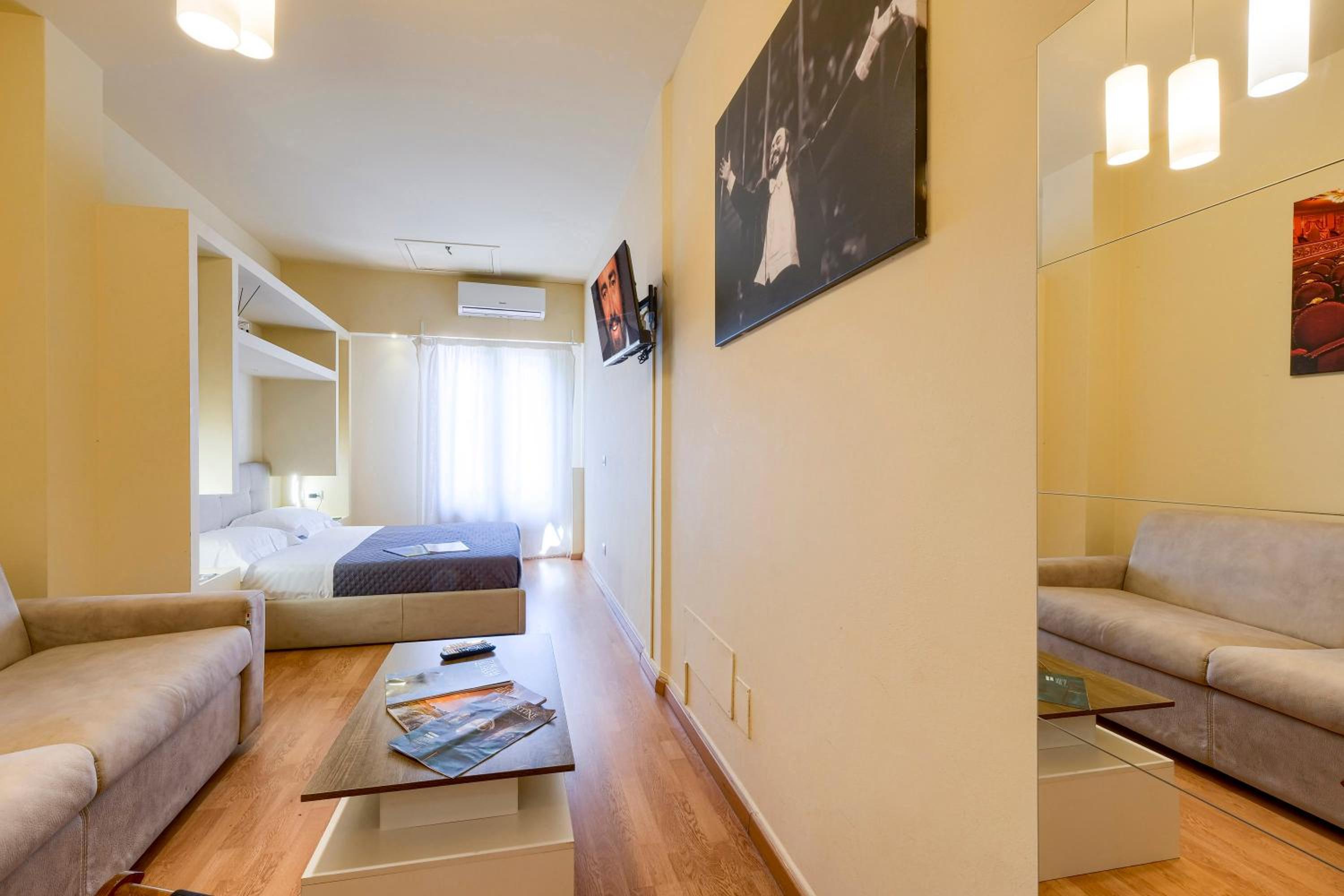 Queen Room with Balcony photo 1