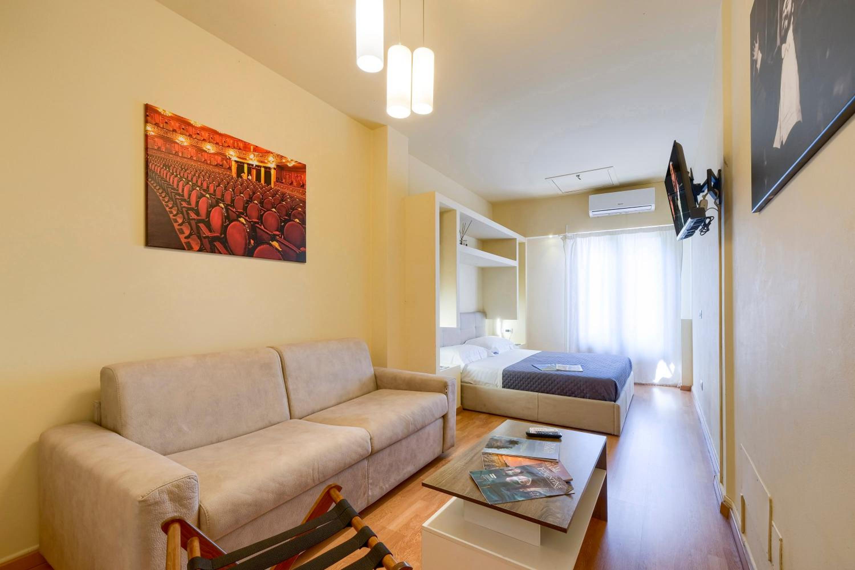 Queen Room with Balcony photo 2