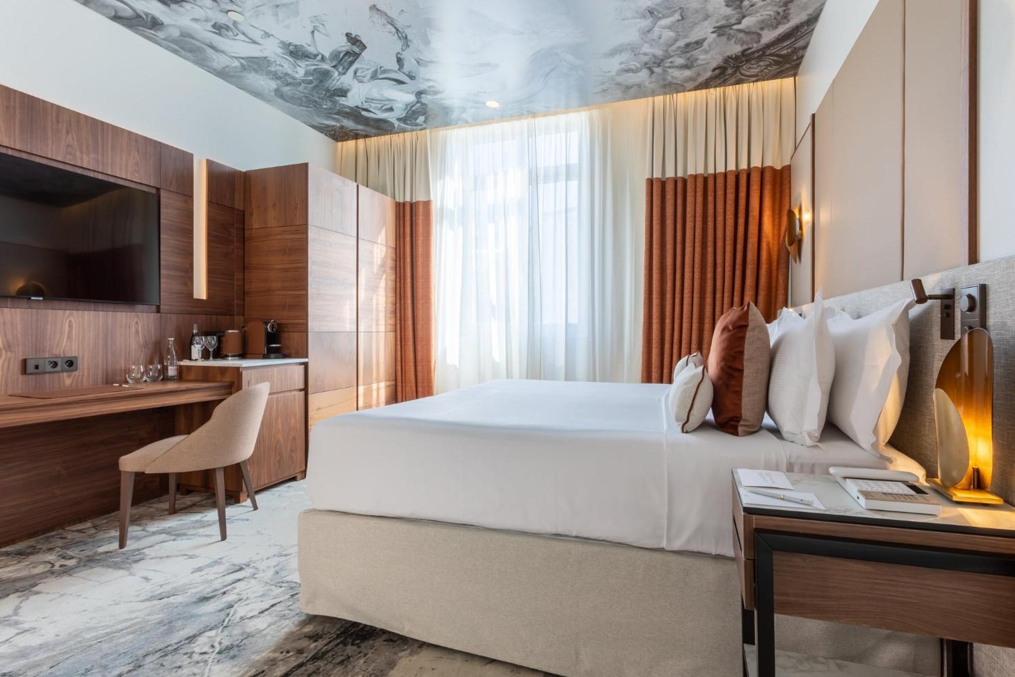 Junior King Suite