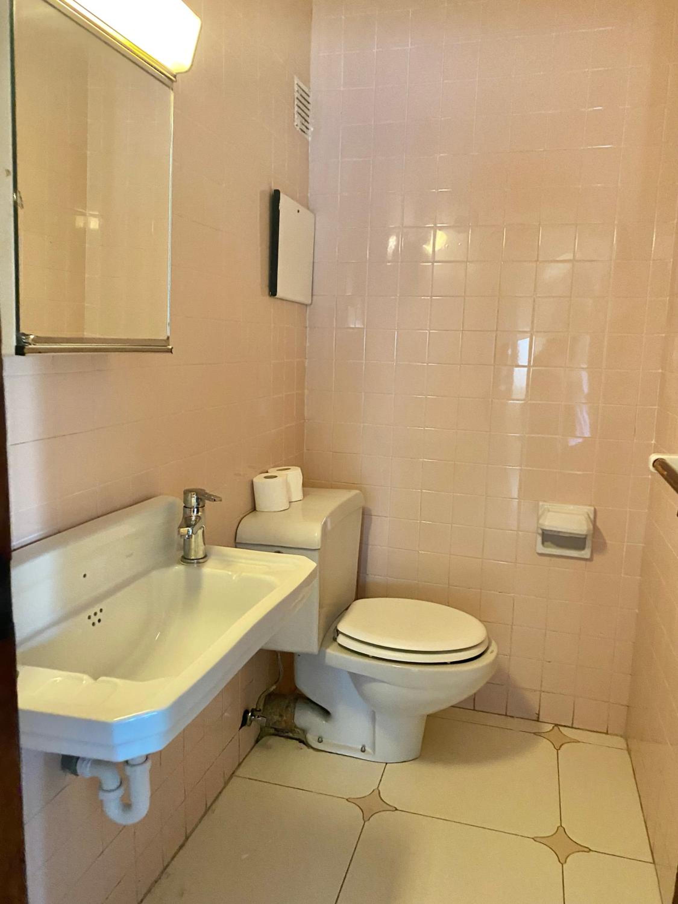 Two-Bedroom Apartment with Garden View - Photo 3