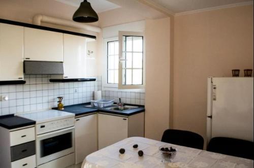 One-Bedroom House - Photo 2