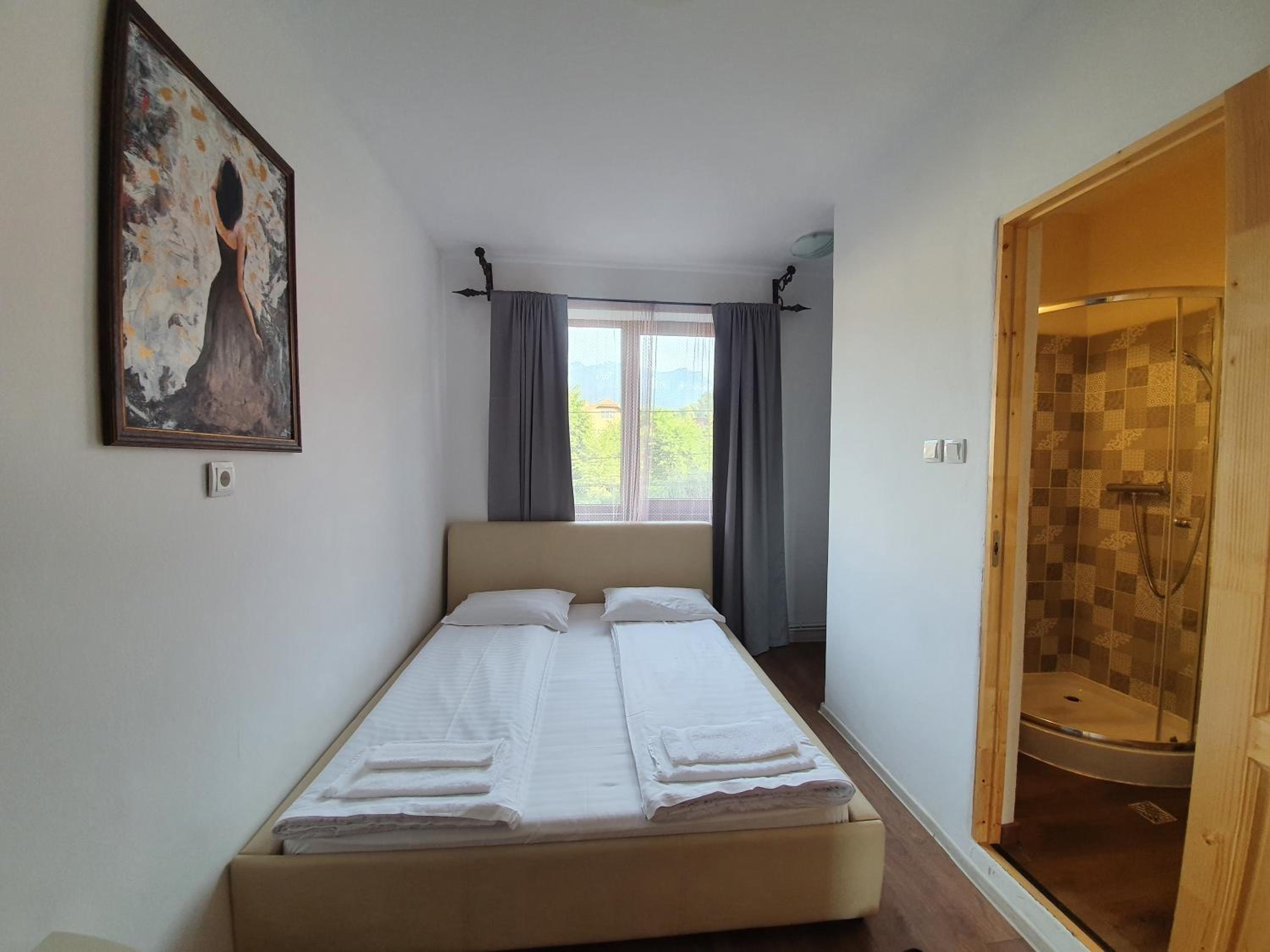 Double Room - Photo 5