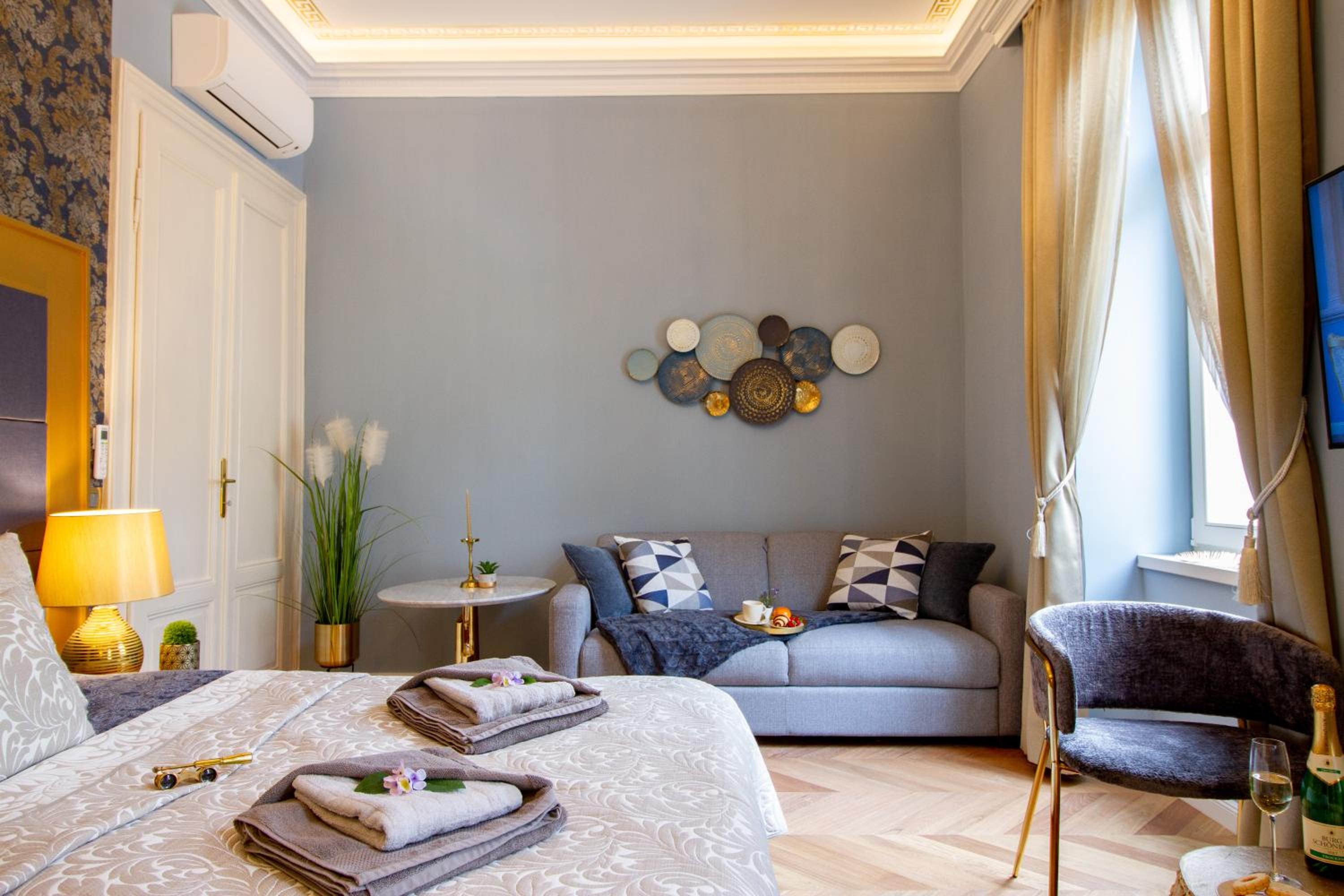 Three-Bedroom Apartment - Photo 4