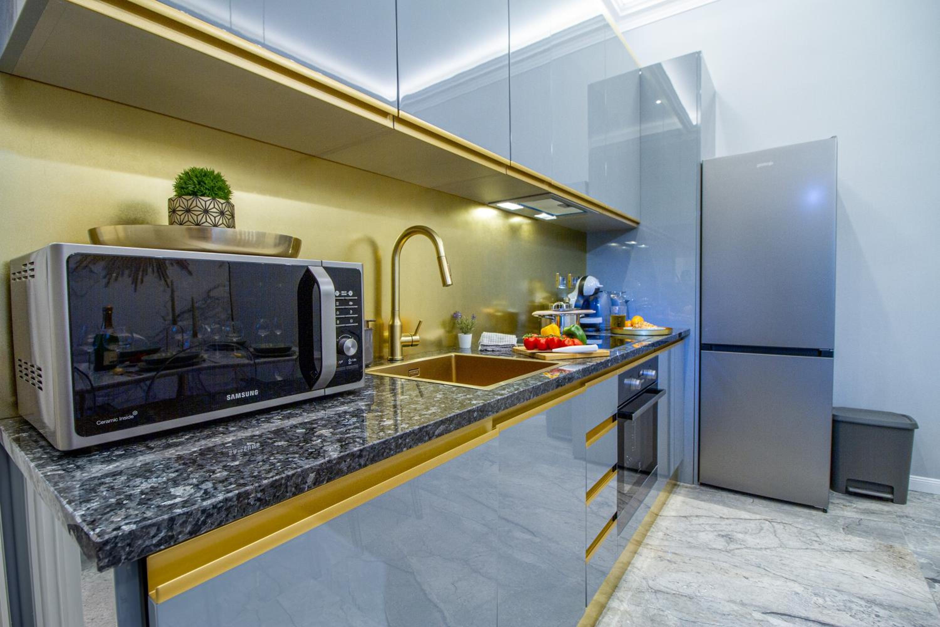 Three-Bedroom Apartment - Photo 10
