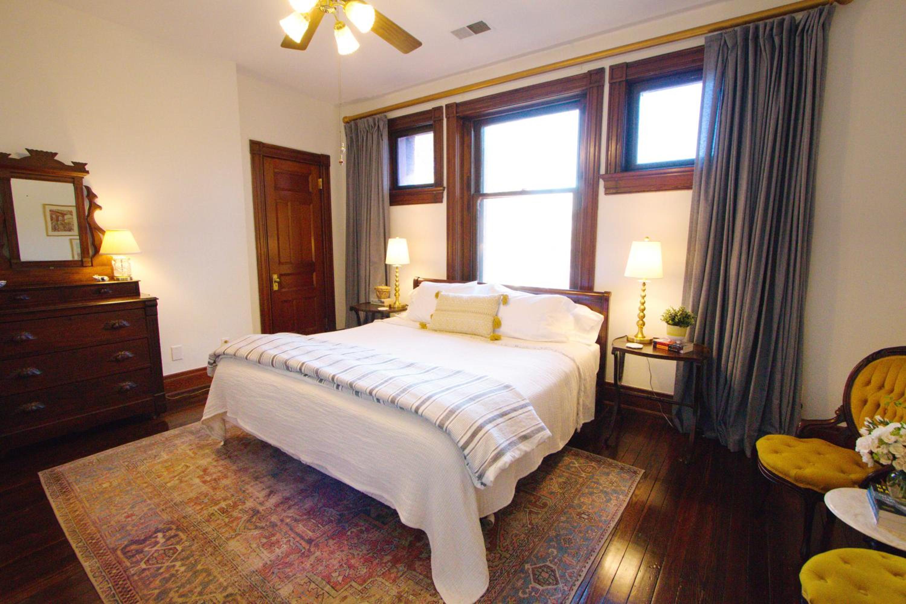 Standard King Room photo 3