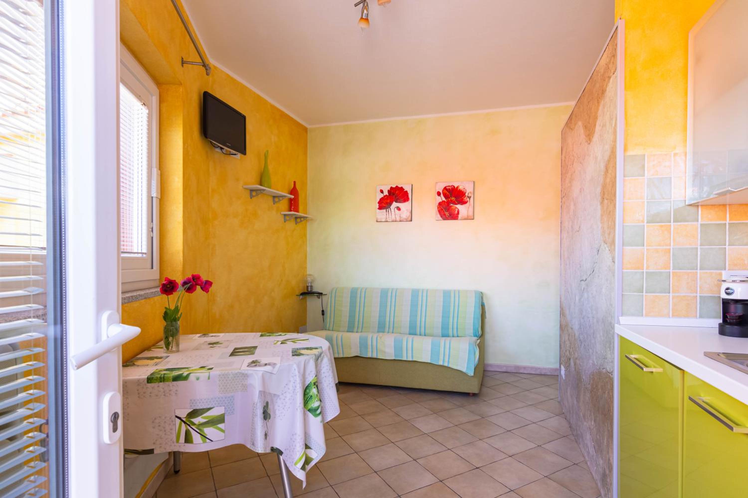 Studio with Garden and Sea View