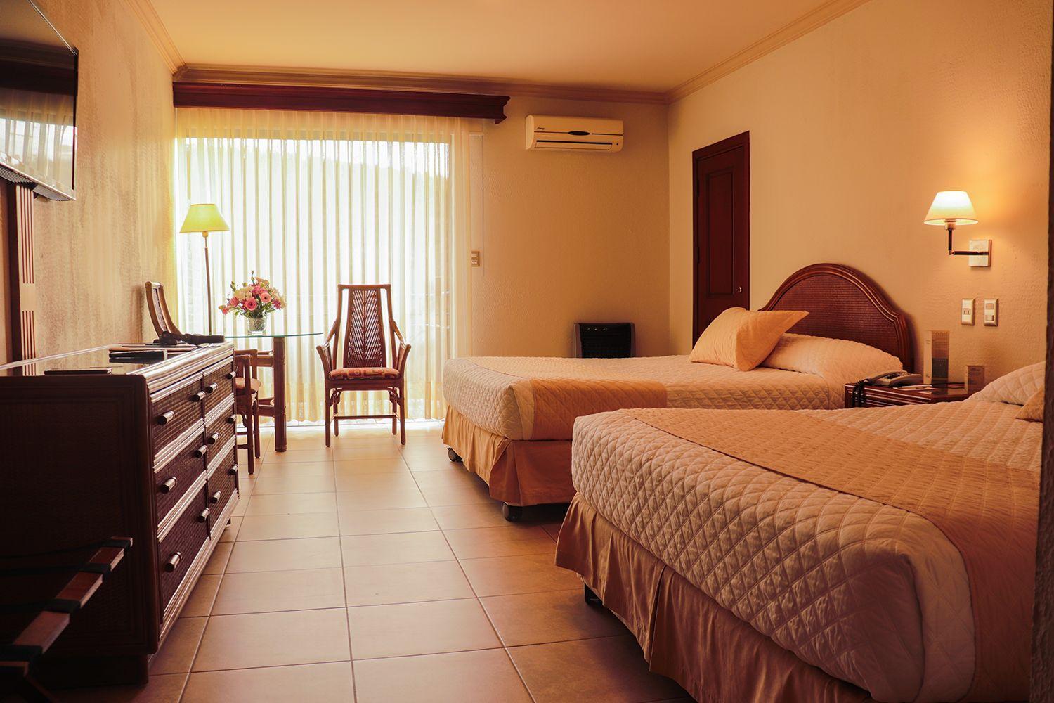 Standard Queen Room with Two Queen Beds photo 2