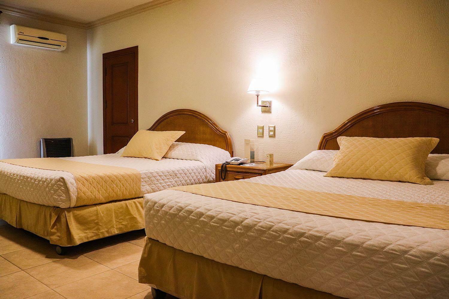 Standard Queen Room with Two Queen Beds photo 3