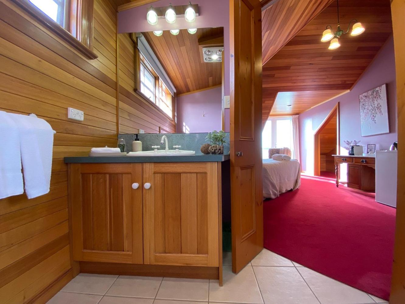 Beach View Queen Suite Up Stairs with Balcony - Photo 3
