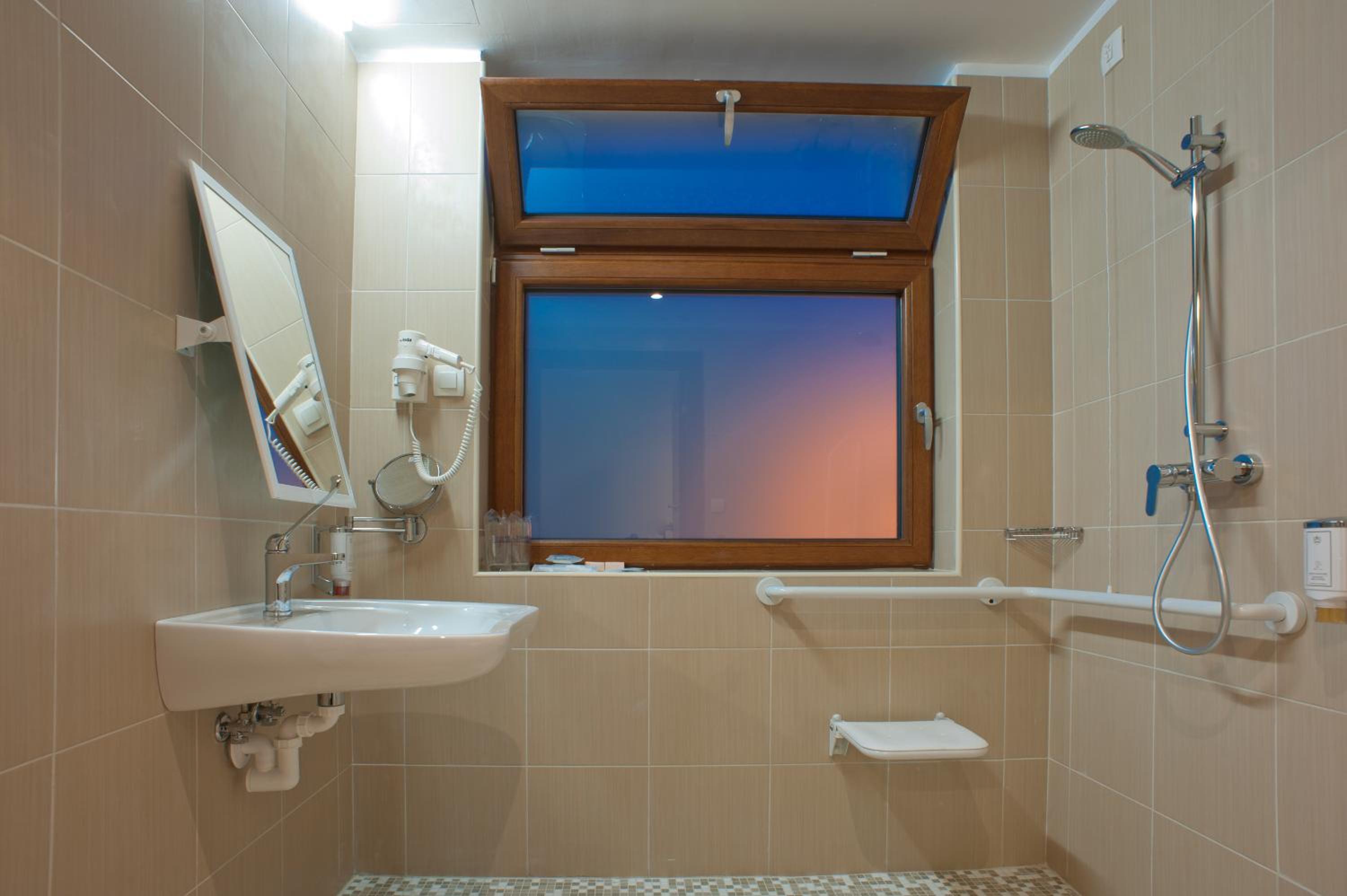 Double or Twin Room - Disability Access photo 3