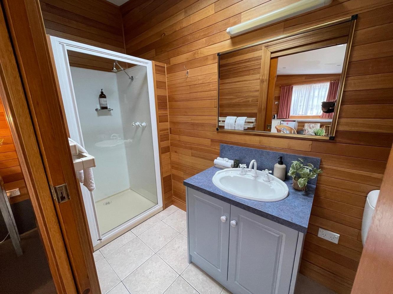 Queen Bungalow - Photo 3
