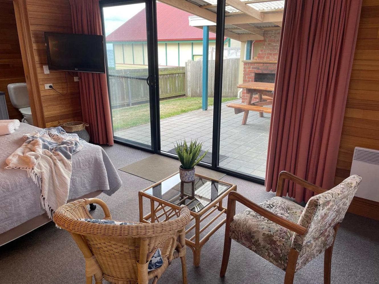 Queen Bungalow - Photo 4