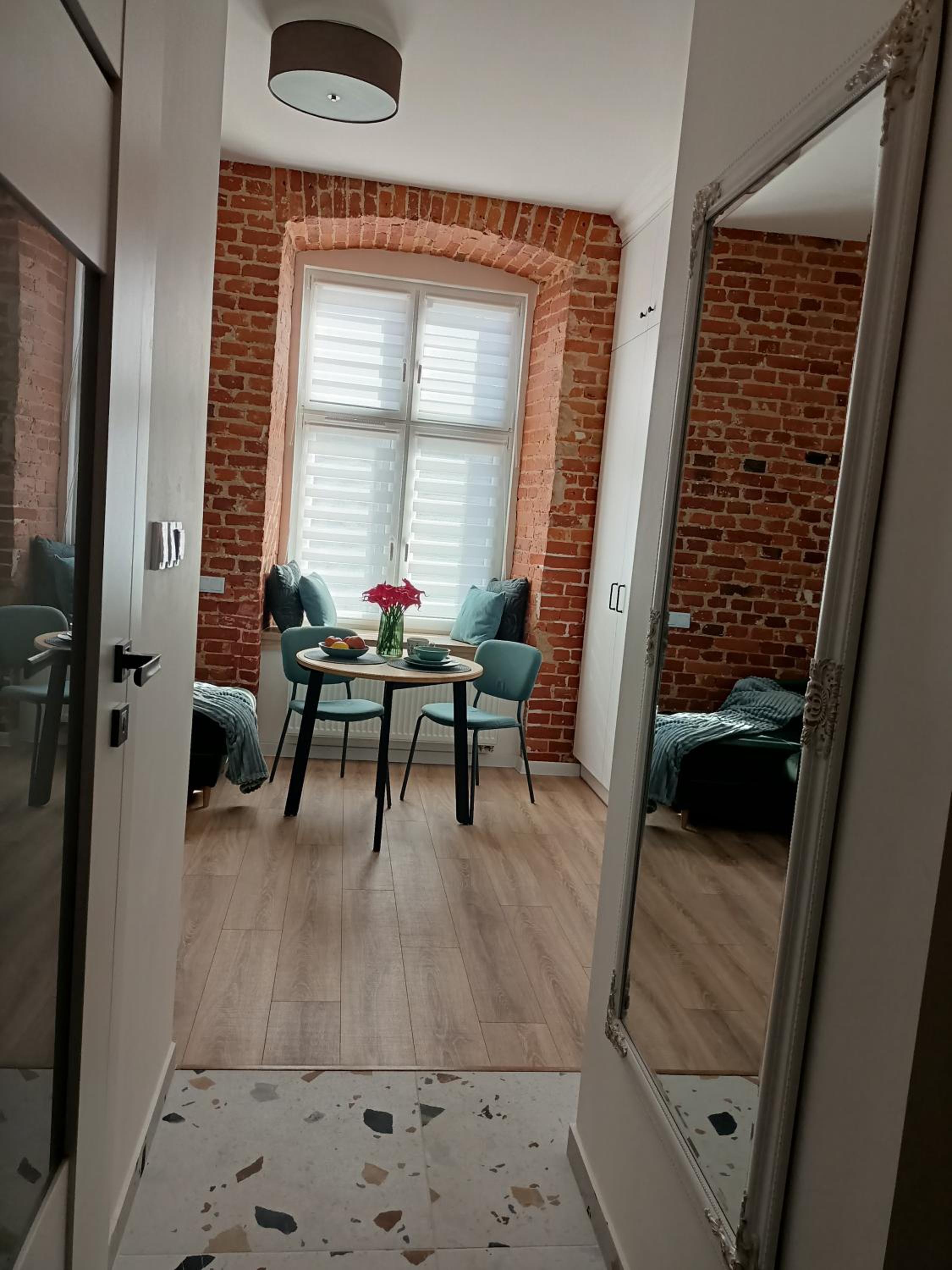 One-Bedroom Apartment photo 1