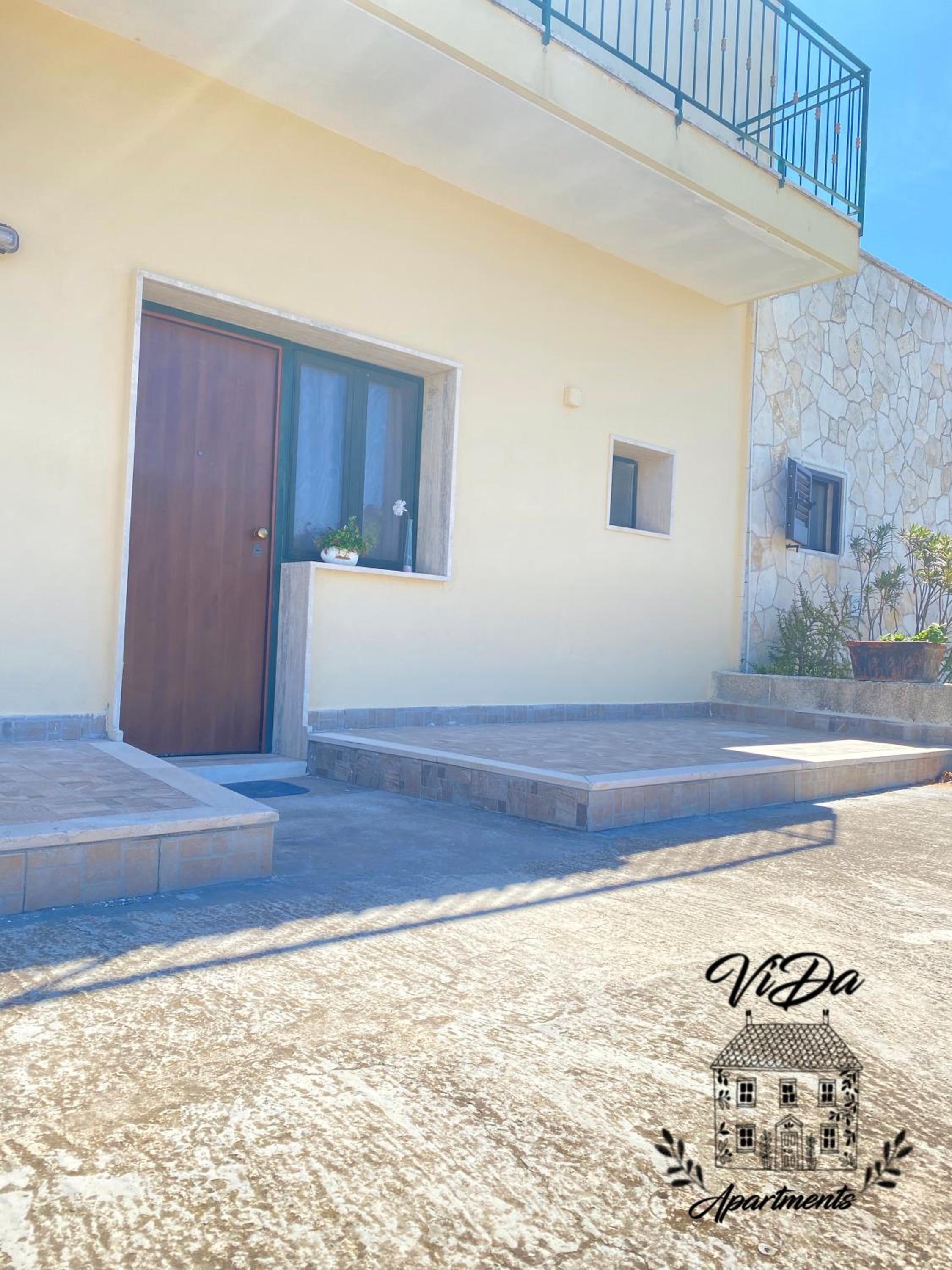 One-Bedroom House photo 2