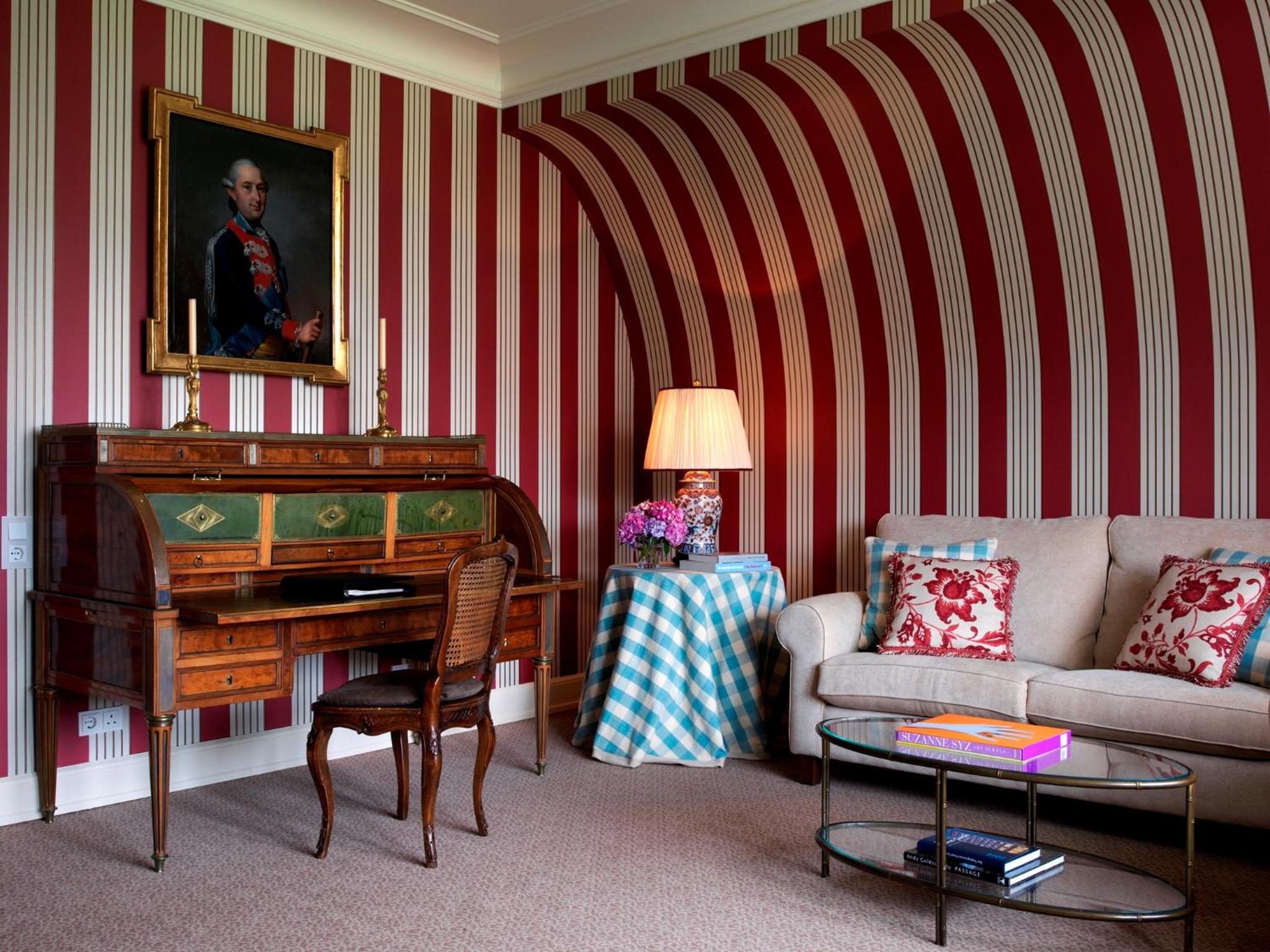 Castle Grand Suite - Photo 5