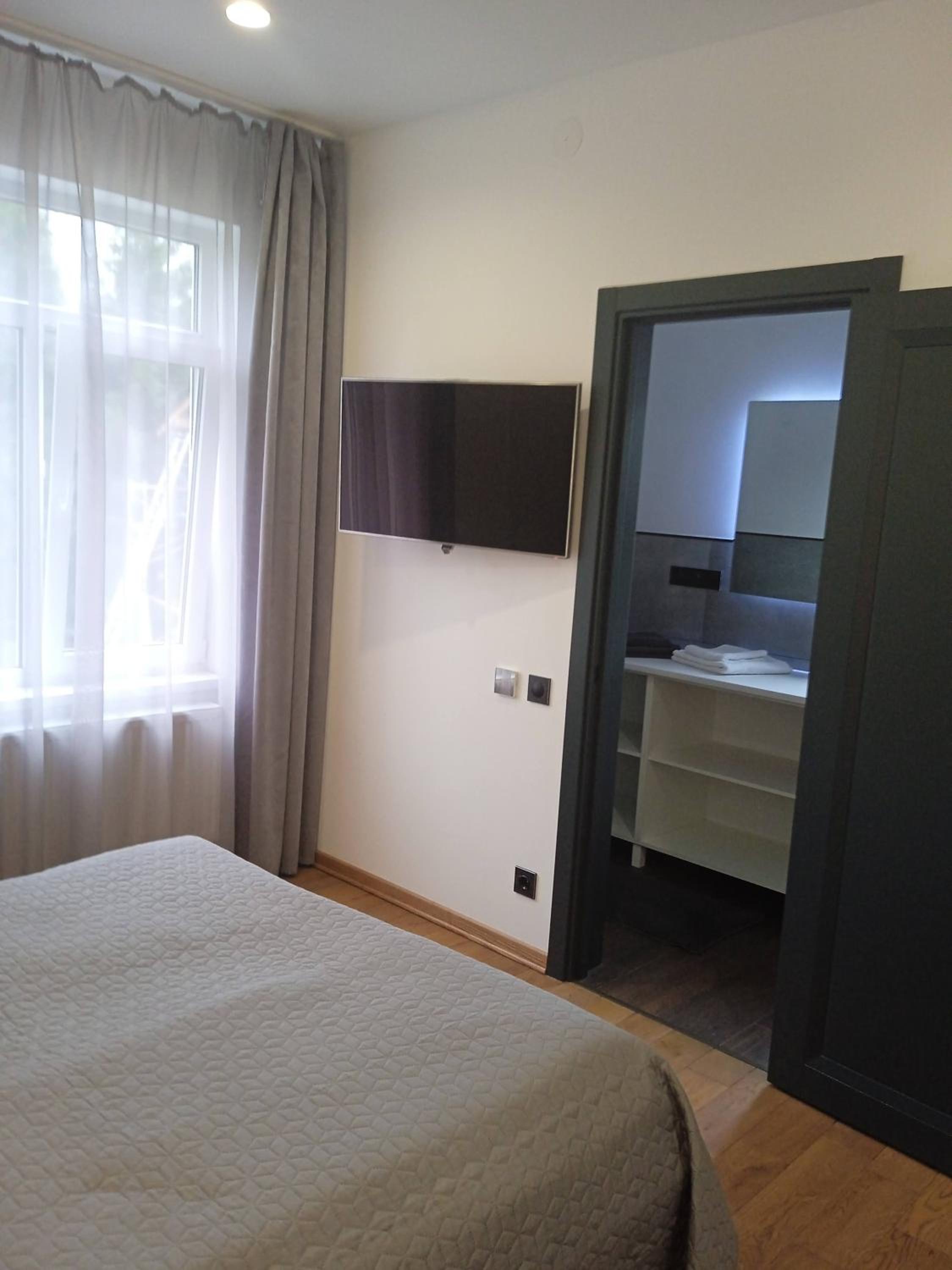 Double Room with Private Bathroom photo 2