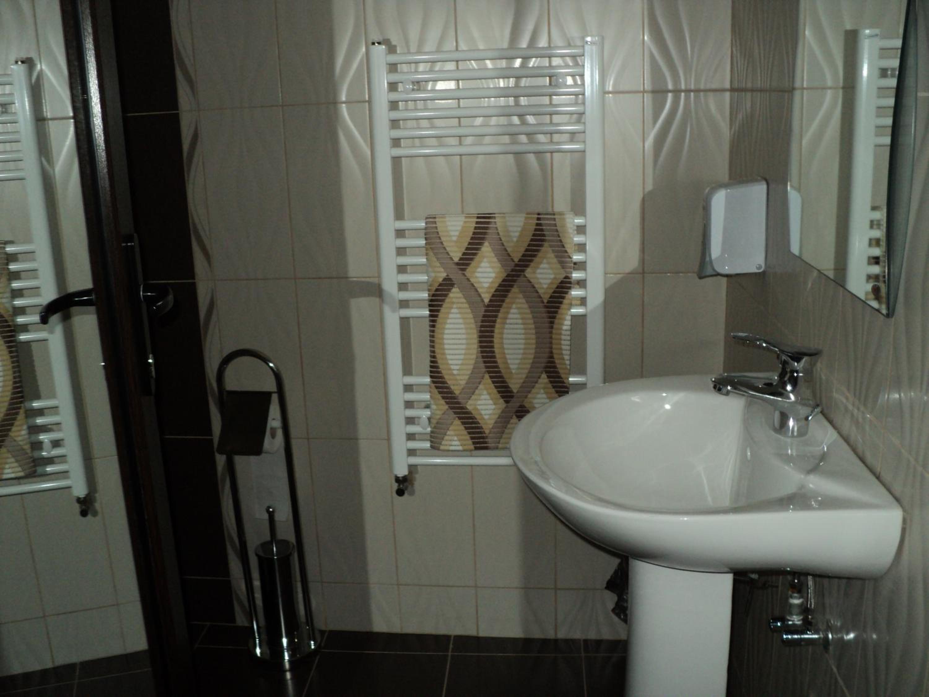 Double Room - Photo 6