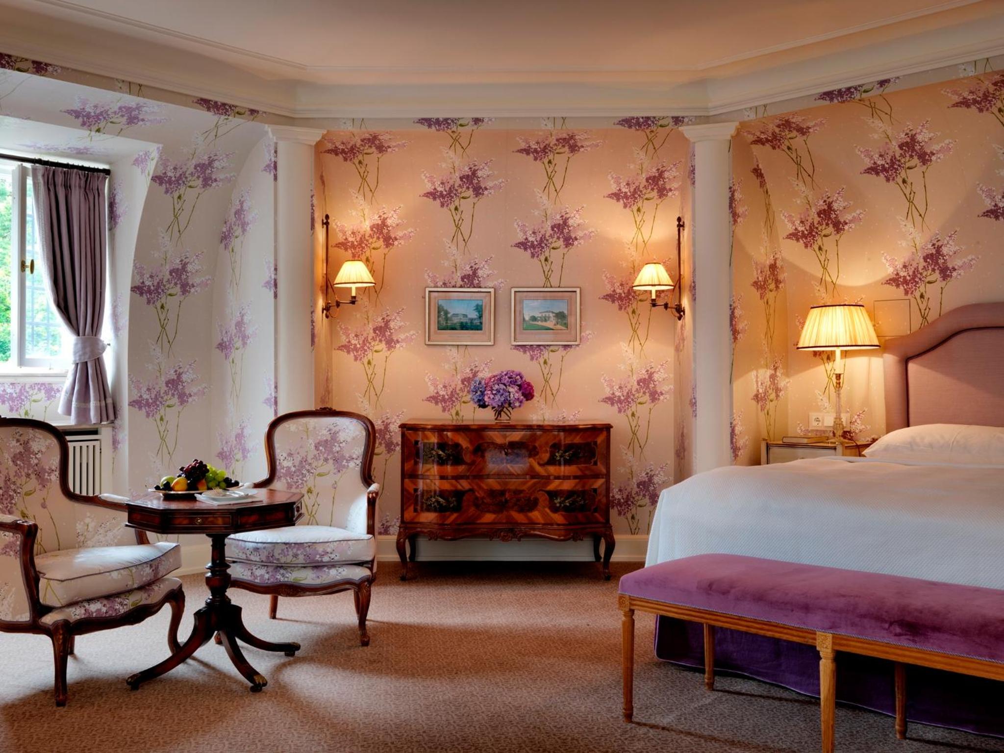 Castle Grand Park View Room - Photo 1